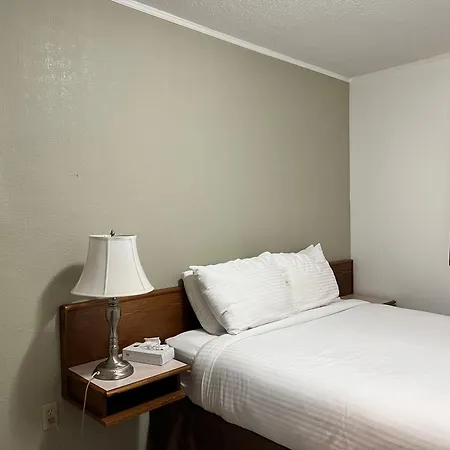 Sea Edge Motel Parksville Room photo