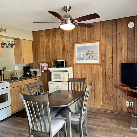 Sea Edge Motel Parksville Room photo