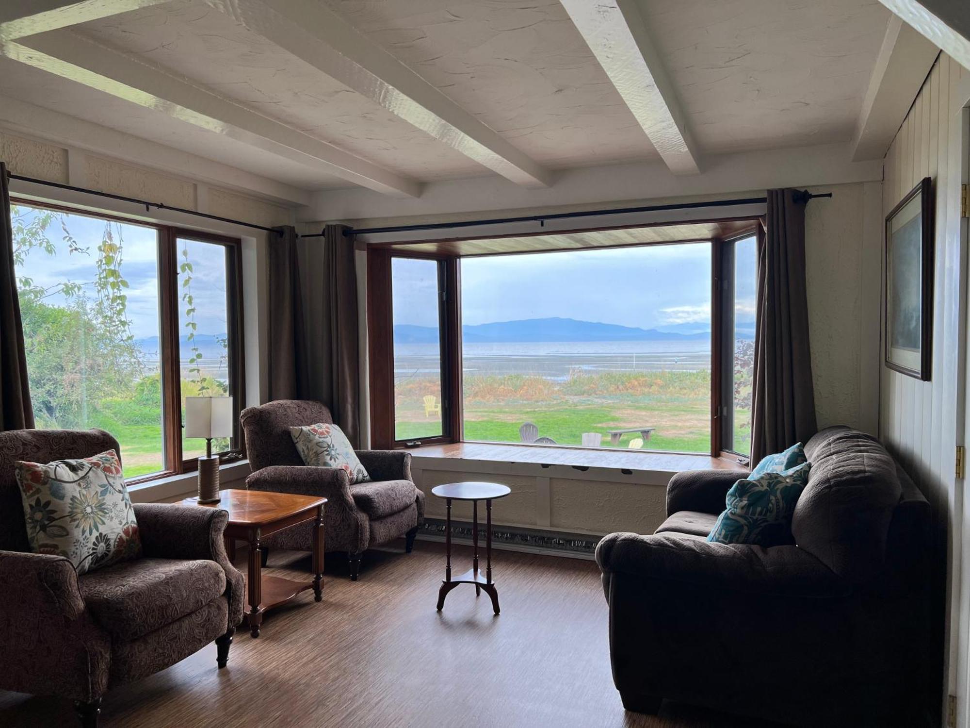 Sea Edge Motel Parksville